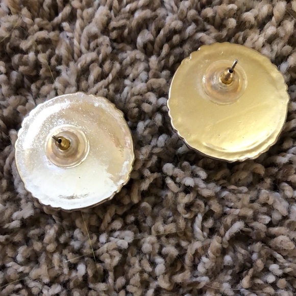 💖Studded Earrings - Picture 6 of 7